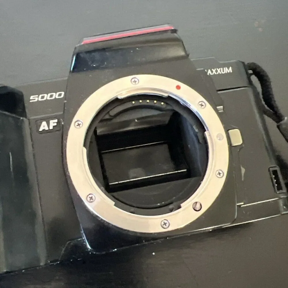 Minolta Maxxum 5000 AF 35mm SLR Camera